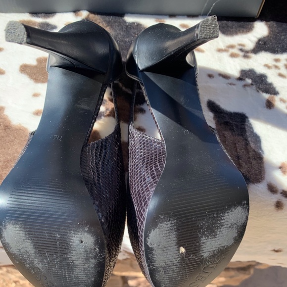 Guess Heels - Picture 4 of 6